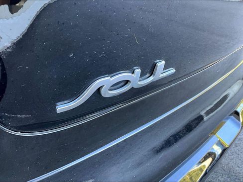 Used 2017 Kia Soul FWD image 24
