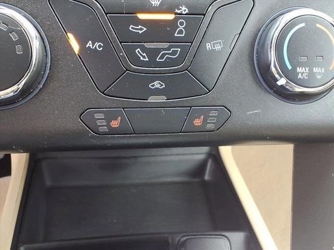 Used 2015 Ford Fusion SE w/ Equipment Group 202A image 21