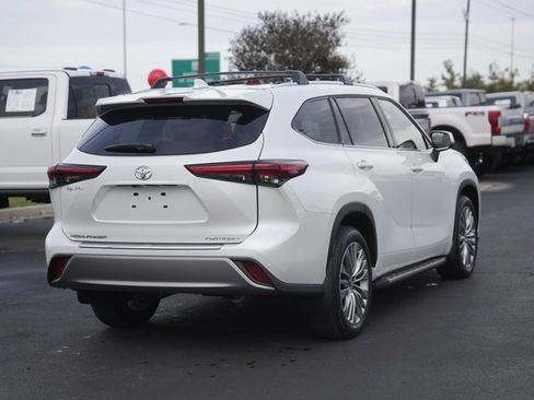 Used 2022 Toyota Highlander Platinum image 6