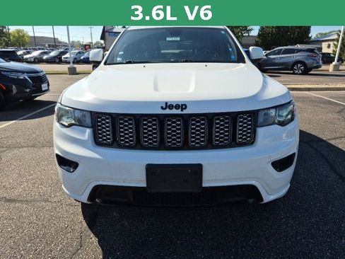 Used 2018 Jeep Grand Cherokee Altitude image 3