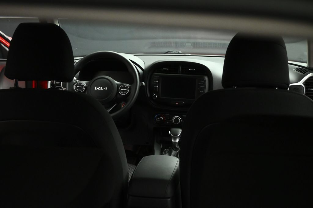 Used 2025 Kia Soul LX w/ LX Technology Package FWD image 64