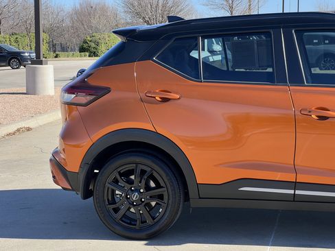 Used 2023 Nissan Kicks SR w/ SR Premium Package image 11