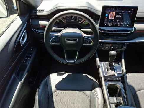 Used 2025 Jeep Compass Trailhawk AWD/4WD image 18