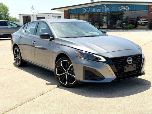 Used 2025 Nissan Altima 2.5 SR AWD/4WD image 2
