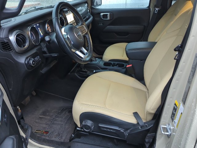 Used 2022 Jeep Wrangler Unlimited Sahara w/ Cold Weather Group AWD/4WD image 5