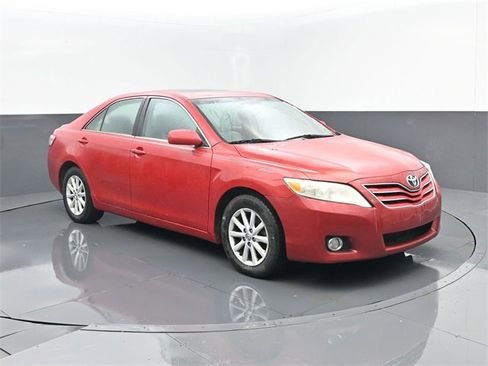 Used 2010 Toyota Camry XLE image 3