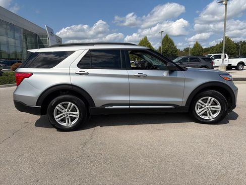 Used 2024 Ford Explorer XLT w/ Equipment Group 202A AWD/4WD image 8