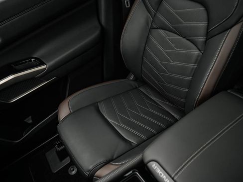 New 2025 Nissan Pathfinder Platinum w/ Lighting Package (N92) image 27