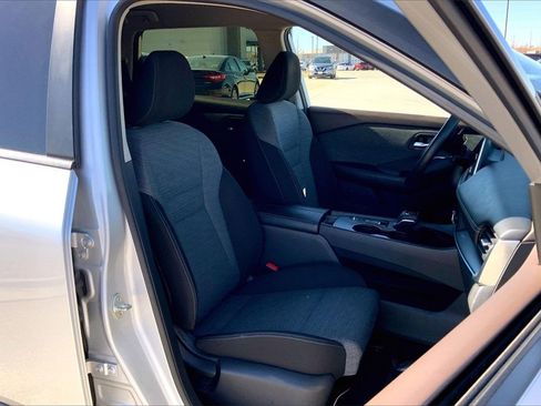 Used 2023 Nissan Rogue SV image 21