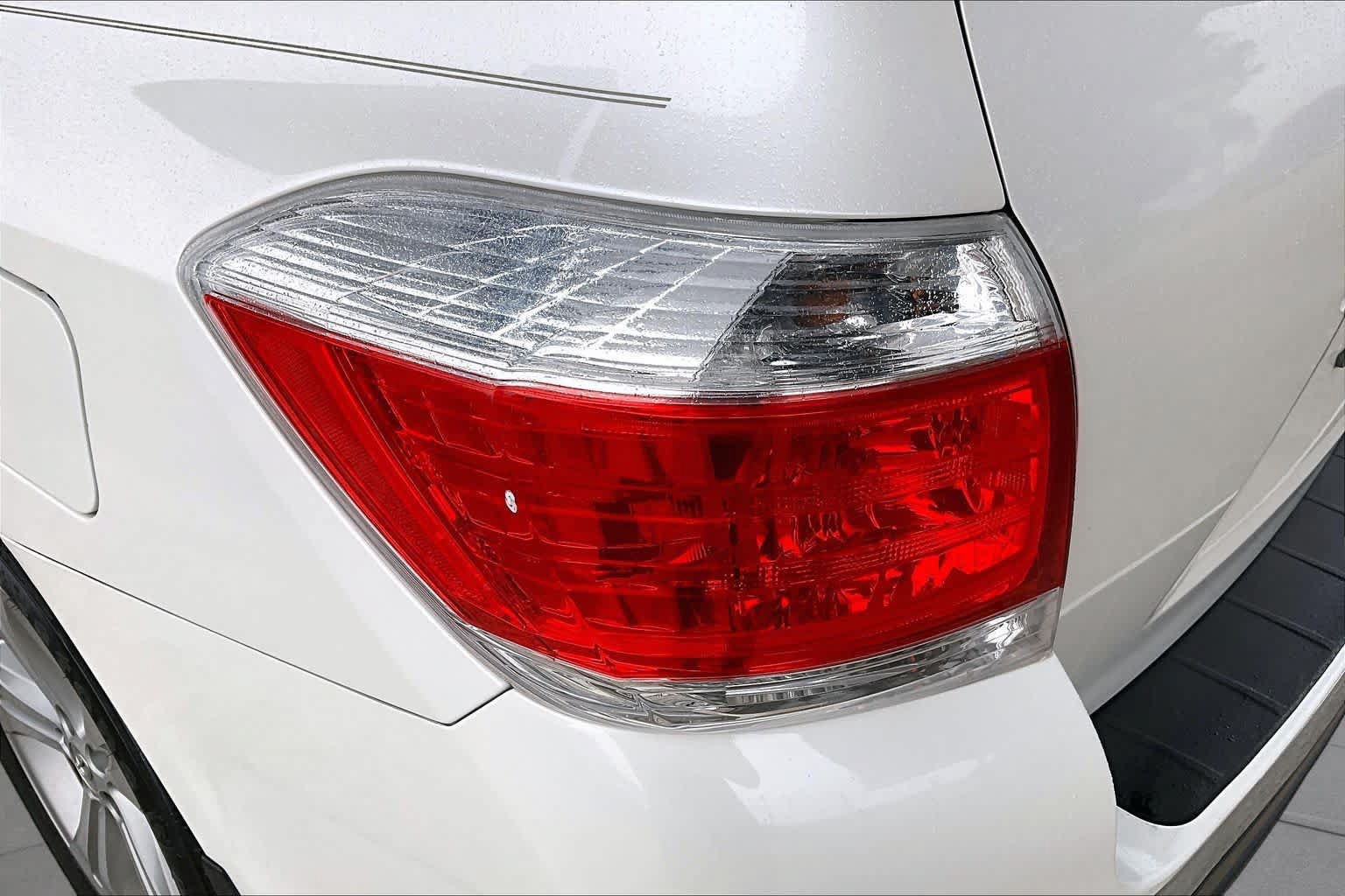 Used 2013 Toyota Highlander Limited AWD/4WD image 28