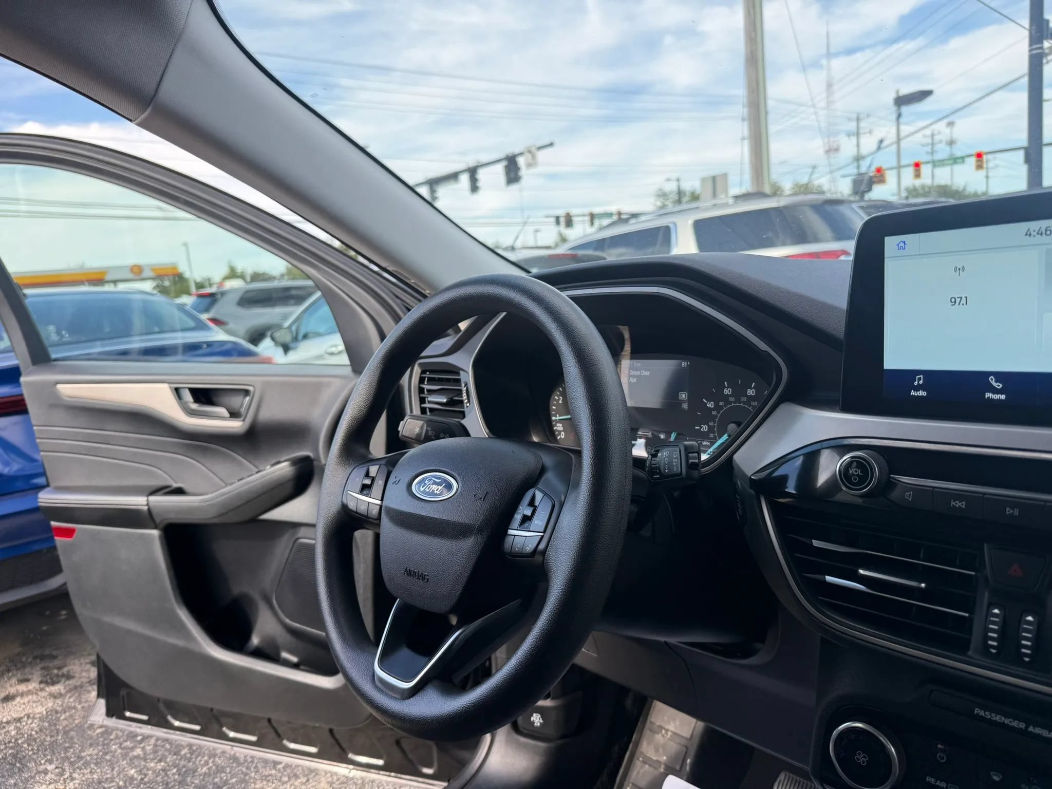 Used 2022 Ford Escape SE FWD image 25