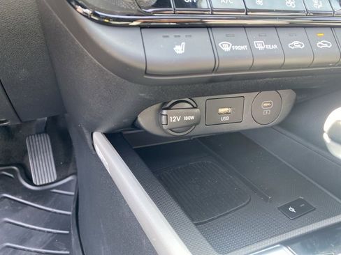 New 2025 Hyundai Elantra Limited FWD image 17