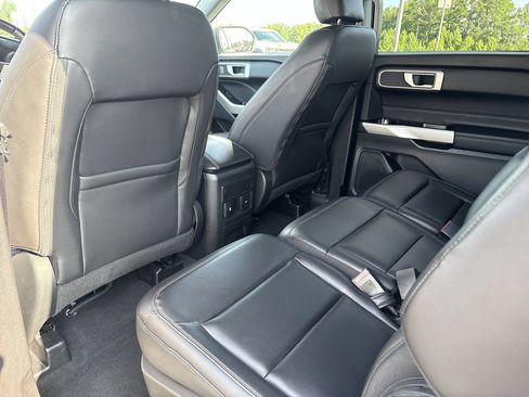 Certified 2022 Ford Explorer XLT w/ Equipment Group 202A AWD/4WD image 17