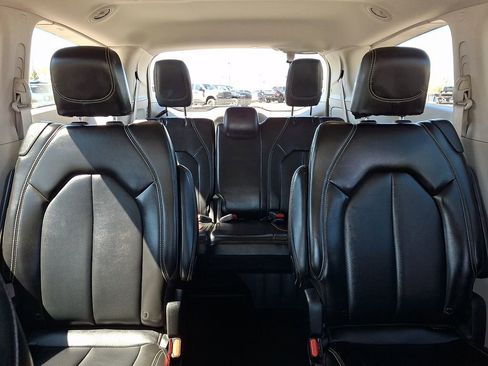 Used 2024 Chrysler Pacifica Touring-L FWD image 20