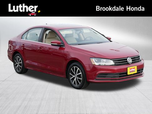 Used 2017 Volkswagen Jetta SE image 1