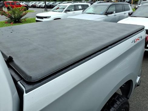 Used 2022 Chevrolet Silverado 1500 LT AWD/4WD image 16