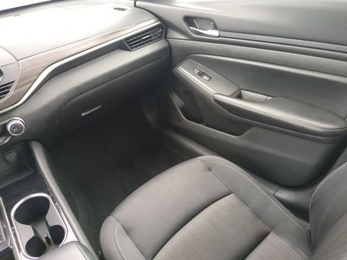 Used 2024 Nissan Altima 2.5 SV FWD image 18