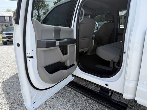 Used 2022 Ford F250 XLT w/ Black Appearance Package AWD/4WD image 15