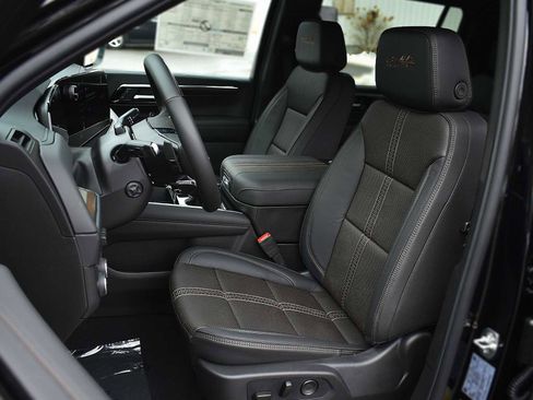 New 2026 Chevrolet Suburban High Country image 9