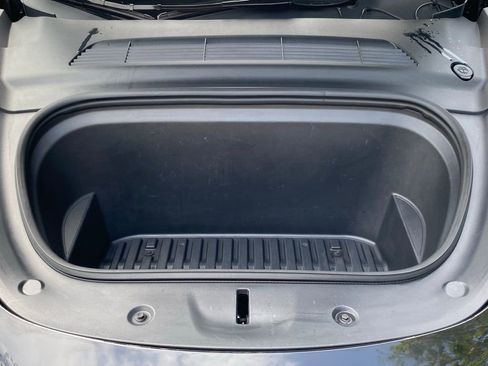 Used 2024 Tesla Model Y Long Range image 16