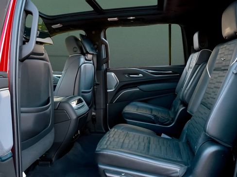 Used 2023 Cadillac Escalade ESV V AWD/4WD image 21