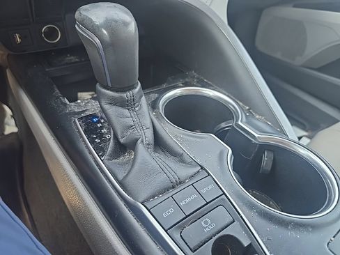 Used 2018 Toyota Camry XSE FWD image 15