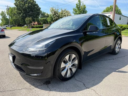 Used 2023 Tesla Model Y Long Range AWD/4WD image 9