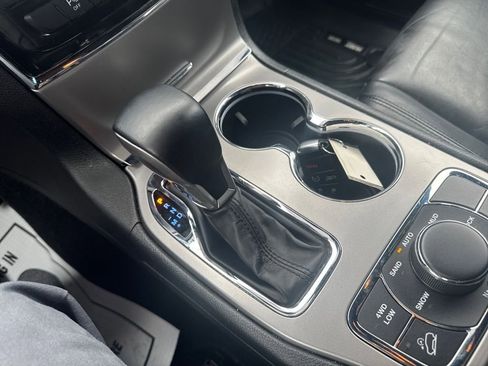 Used 2021 Jeep Grand Cherokee Limited w/ Trailer Tow Group IV image 25