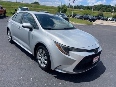 Used 2022 Toyota Corolla LE FWD image 2