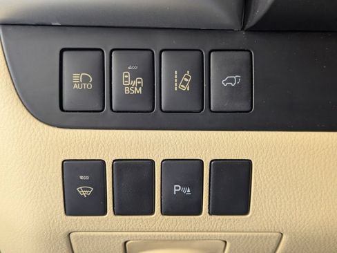 Used 2014 Toyota Highlander Limited w/ Driver Technology Package FWD image 13