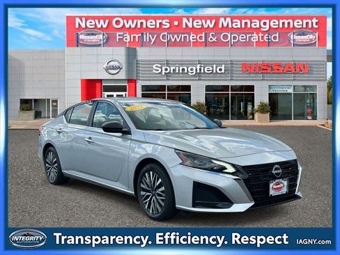 Used 2025 Nissan Altima 2.5 SV FWD image 1