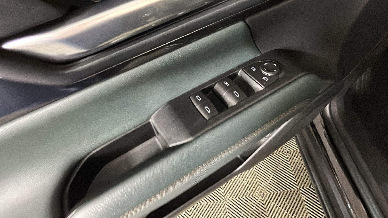 New 2026 GMC Terrain AT4 w/ Technology Package II AWD/4WD image 12