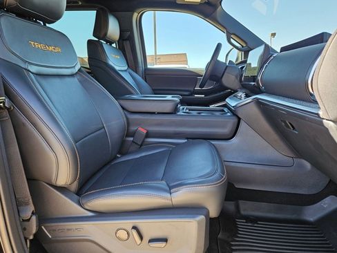 Used 2025 Ford Expedition Tremor image 23