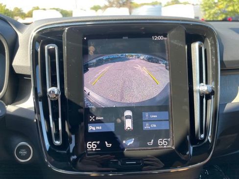 Used 2022 Volvo XC40 T5 Inscription w/ Climate Package image 40