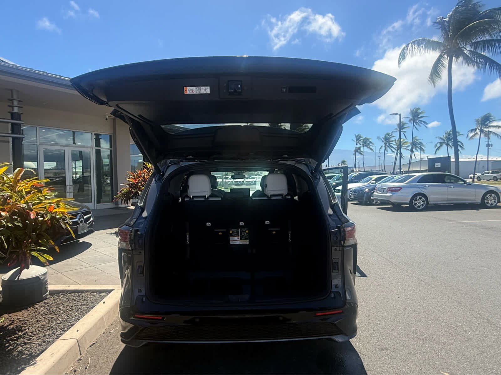 Used 2025 Toyota Sienna XSE FWD image 25