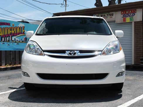 Used 2010 Toyota Sienna XLE Limited FWD image 4