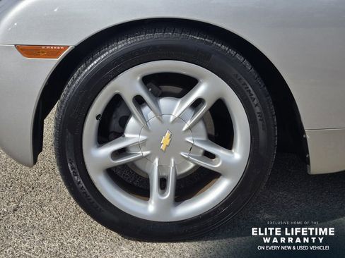 Used 2005 Chevrolet SSR w/ Preferred Equipment Group RWD image 10