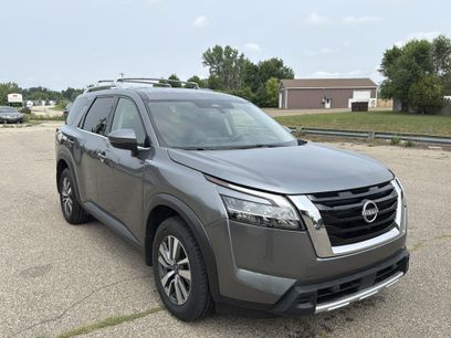 Used 2024 Nissan Pathfinder SL