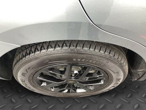 Used 2023 Chevrolet Equinox LT w/ Driver Convenience Package image 24