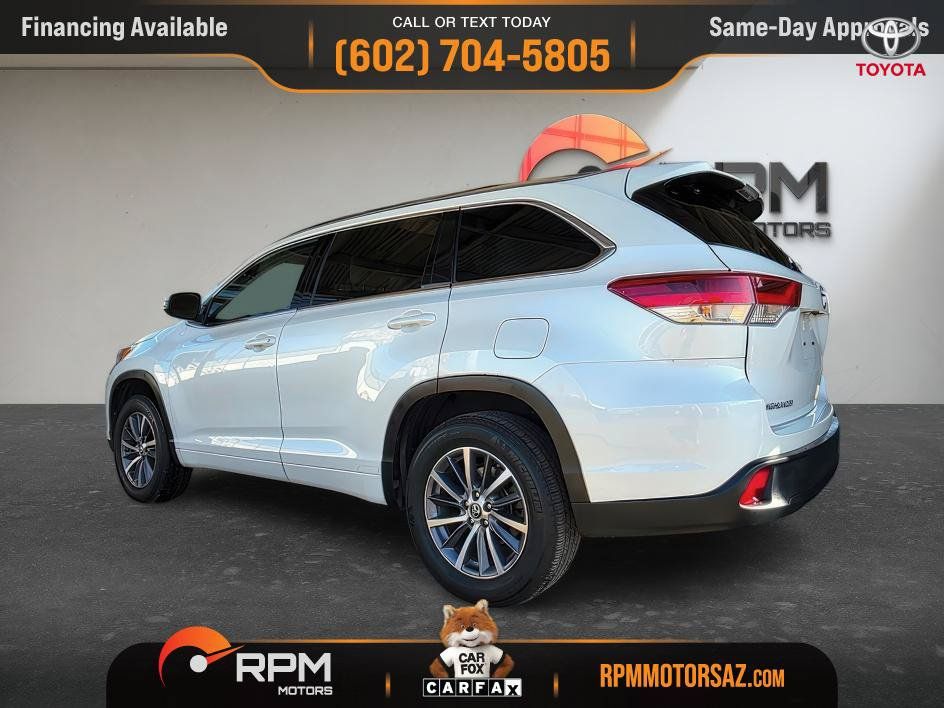Used 2017 Toyota Highlander XLE w/ Carpet Mat Package FWD image 4