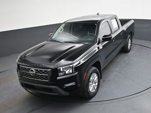 Used 2024 Nissan Frontier SV image 30