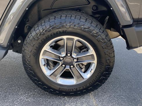 Used 2022 Jeep Wrangler Unlimited Sahara AWD/4WD image 14