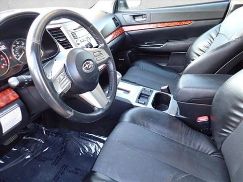 Used 2011 Subaru Outback 2.5i Limited w/ PWR Moonroof Pkg AWD/4WD image 10