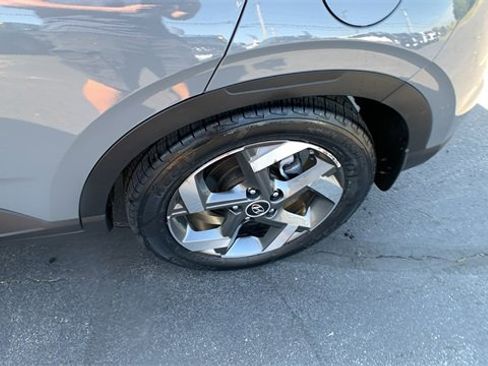 Used 2023 Hyundai Venue SEL image 27