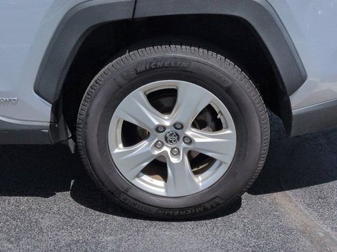 Certified 2019 Toyota RAV4 XLE w/ Convenience Package AWD/4WD image 7