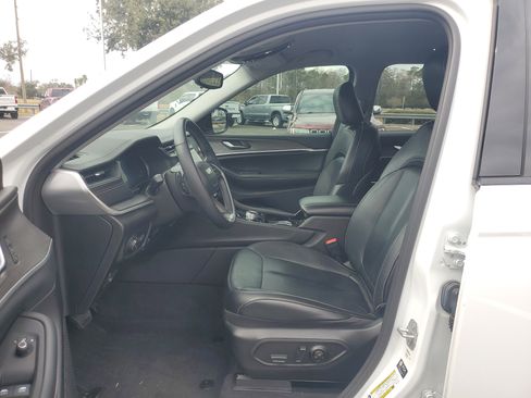 Used 2022 Jeep Grand Cherokee L Limited image 13