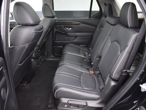 Used 2025 Honda Pilot Elite image 16