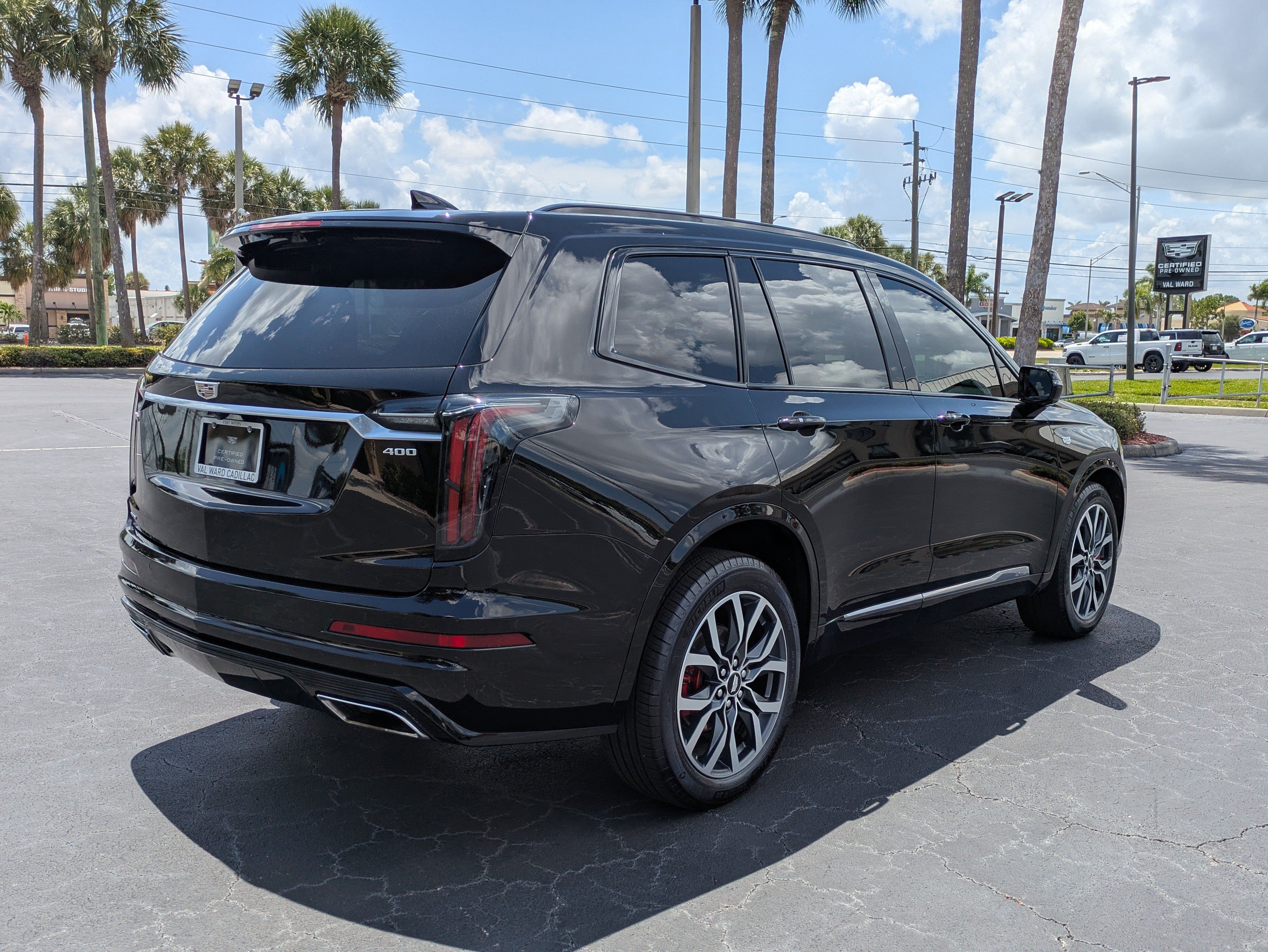 Used 2023 Cadillac XT6 Sport w/ Technology Package AWD/4WD image 6