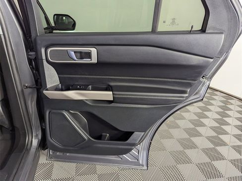 Used 2024 Ford Explorer XLT image 32