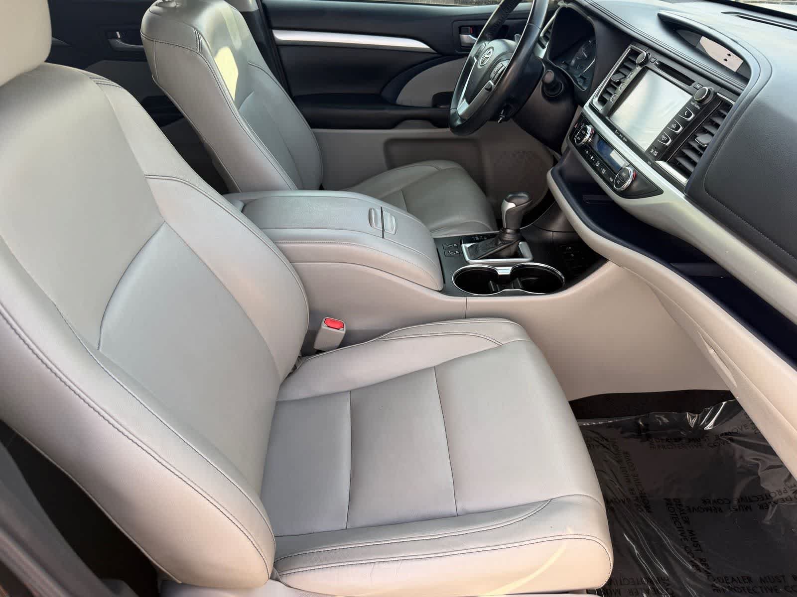 Used 2018 Toyota Highlander XLE FWD image 12